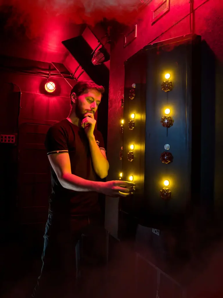 Un salle d'escape game sur le thème d'un sous marin pour un séminaire